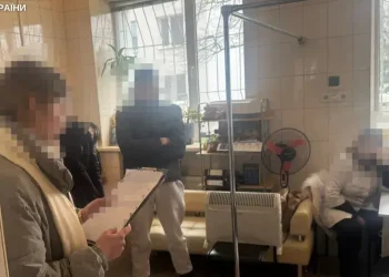 4,5 тисяч доларів за інвалідність: на Дніпропетровщині троє медиків «заробляли» на військовозобов’язаних