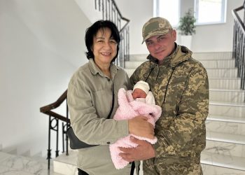 52-річна захисниця народила здорову доньку у Львові: лікарі назвали пологи унікальними –