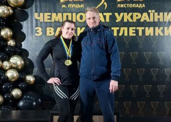 Альона Бєлоусова з Кременчука перемогла на ЧУ з важкої атлетики • Важка атлетика •