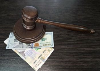 Бердянська “валютниця” дістала заочний присуд у Запоріжжі
