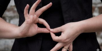 Безбар’єрна комунікація: у Львові стартує курс жестової мови –