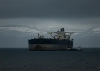 Британія може зупиняти судна з російською нафтою – рішення уряду – Світові новини