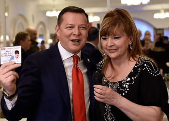 Дехто з зірок шоубізу стали ненадовго політиками, а деякі лише намагалися: Сандулесі й Ступці не поталанило | Шоубизнес