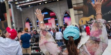 Десятки тисяч людей зібралися на масову молитву за Трампа | Політика