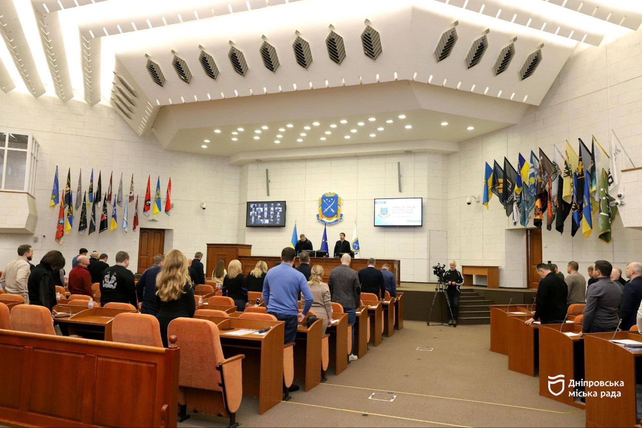 Сесійна зала з депутатами 