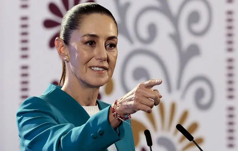 Домагання до президентки Мексики Клаудії Шейнбаум - інцидент під час виступу 1