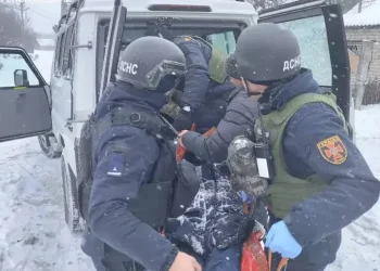 ДСНС опублікувала фото рятувальної операції після обстрілу Нікополя: є загиблі та поранені