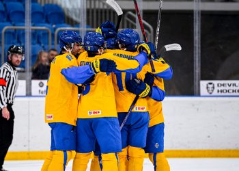 Двох хокеїстів «Кременчука» викликали до збірної України U18 для участі в турнірі трьох націй • Хокей •