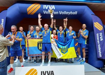 Двоє полтавців у складі збірної України перемогли на міжнародному волейбольному турнірі серед ветеранів • Волейбол •
