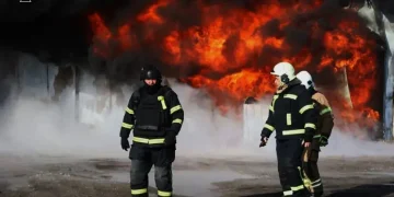 Гасіння пожежі на атакованому ворогом об’єкті Самарівщини