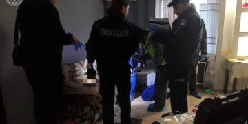 Горе-матері через загибель двох малолітніх дітей, яких вона залишила без нагляду у квартирі, винесено вирок: 7 років ув’язнення »