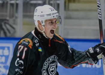 ХК «Кременчук» декласував «Црвену Звезду» (відео) • Хокей •