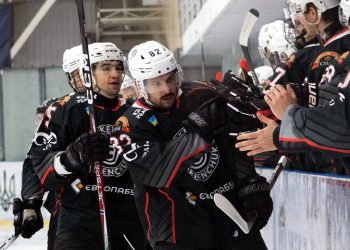 ХК «Кременчук» розгромив «Одещину» (відео) • Хокей •