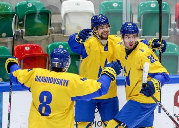 Хокеїсти «Кременчука» перемогли Францію у третьому турі ЧС (відео) • Хокей •