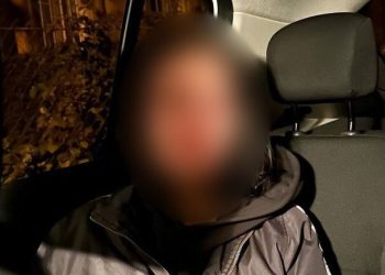 Хотела подзаработать: в Одессе 15-летняя девушка подожгла чужой автомобиль