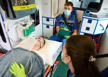 Як організувати безпечне перевезення лежачого хворого за кордон: досвід Medical Car