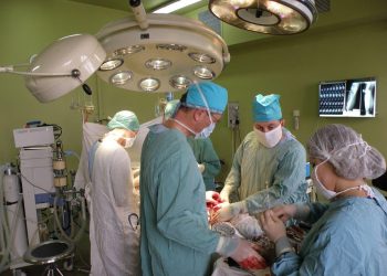 Як ШІ допомагає медикам у Львові знищувати пухлини з міліметровою точністю –