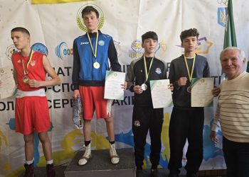Юні боксери з Кременчука здобули дві медалі на всеукраїнських змаганнях у Ворохті • Бокс •