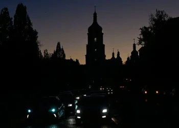 Кілька районів Києва залишилися без світла: перебої торкнулися й метро