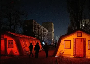 Київ залишився без комунальних послуг: Троєщина в епіцентрі кризи після нічного удару РФ