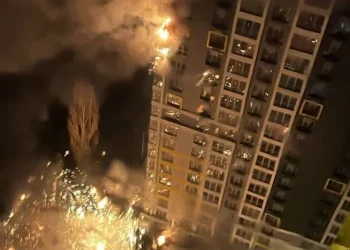 Київщина зазнала масованої нічної атаки: пожежі, руйнування та поранені