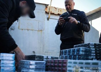 Контрафакт на 1,5 млн грн: у Запоріжжі викрили мережу торговців цигарками
