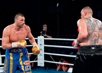 Кременчужанин Віктор Вихрист переміг поляка Маріуша Ваха в титульному бою WBO • Бокс •