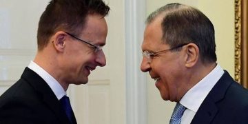 Лавров і Сіярто: як Москва вчить Будапешт блокувати Україну