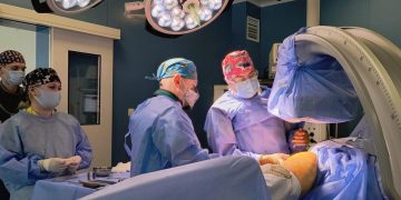 Лікарі Львова застосували унікальну технологію для відновлення кісток Андрія –