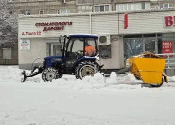 Ліквідація наслідків зимової негоди у Дніпрі та області триває