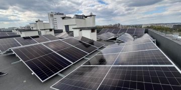 Львів: ОСББ Янева 25 забезпечило автономність будинку завдяки сонячним панелям –