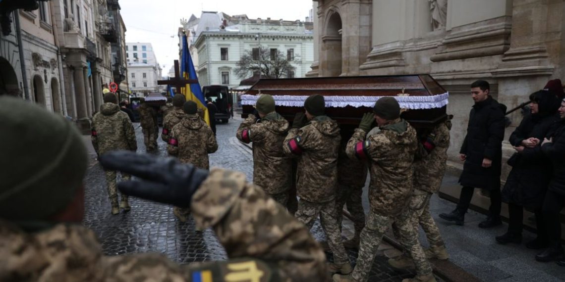 Львів вшануває пам’ять героїв: прощання з Василем Гавришем та Віктором Колодяжним –