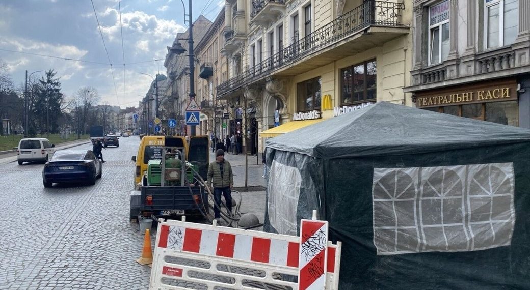 Львів запроваджує нову обробку плитки на проспекті Свободи для покращення безпеки пішоходів –