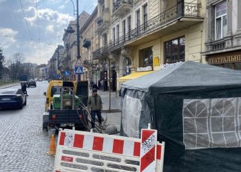 Львів запроваджує нову обробку плитки на проспекті Свободи для покращення безпеки пішоходів –