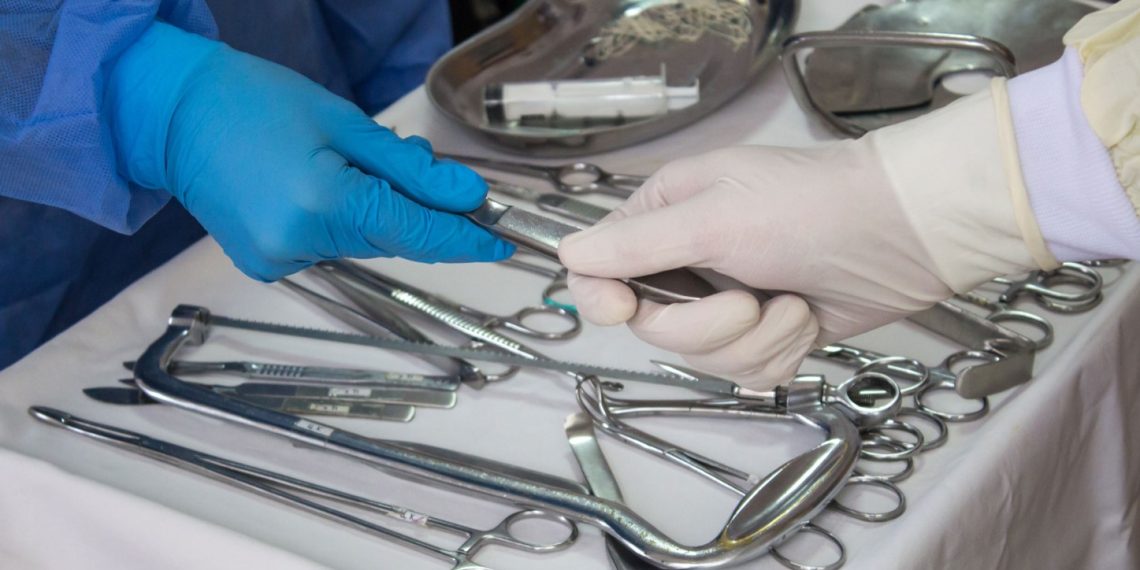 Львівські хірурги врятували чоловіка з рідкісною формою гострої кишкової непрохідності –