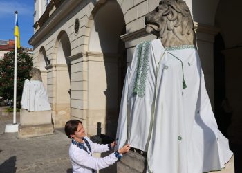 Львівські леви у вишиванках: десятирічна традиція на підтримку єдності –
