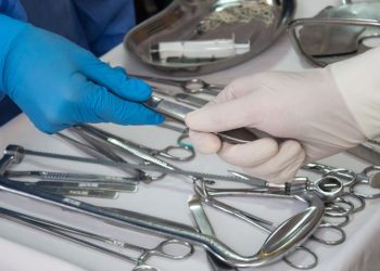 Львові лікарі оперували грижу, а виявили вкрай рідкісну пухлину –