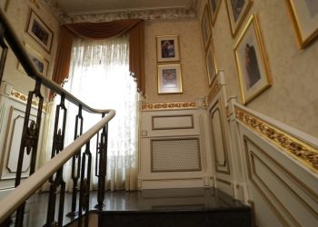 “Мінімум десятка”: 48-річна Камалія показала 2-поверховий маєток і розповіла, скільки платить за комуналку | Шоубизнес