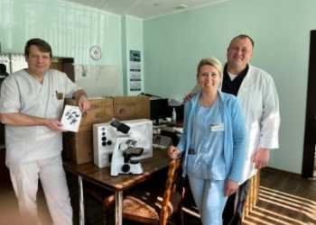 Міська лікарня №3 отримала сучасні електронні мікроскопи від міжнародних партнерів »
