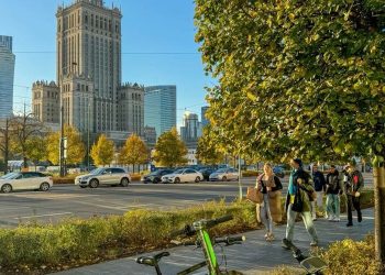 Місто в русі: як громадський транспорт формує мобільність у Польщі | Політика