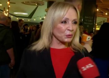 “Мої рідні всі тут, ми разом”: 67-річна Ауріка Ротару й сама залишається у Києві, і вся її родина поряд | Шоубизнес