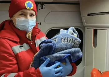 На Дніпропетровщини чоловік прийняв на світ власного сина
