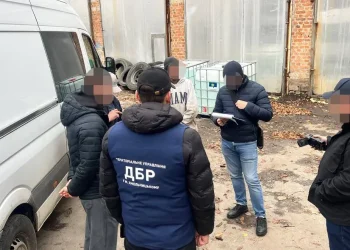 На Дніпропетровщині офіцер і солдат розкрадали пальне для ЗСУ