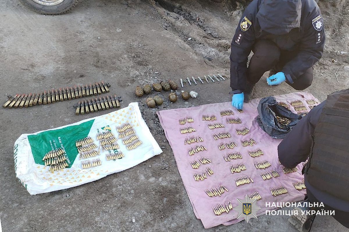 На Дніпропетровщині затримали організатора каналу нелегального продажу зброї