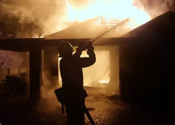 На Дніпровщині сталася масштабна пожежа у приватному домоволодінні