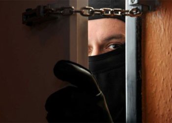 На Львівщині озброєні нападники вночі увірвалися в будинок і жорстоко побили господарів –