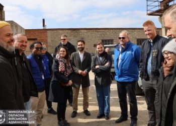 На Миколаївщині представники країн-донорів МОМ ознайомилися з проєктами енергостійкості »