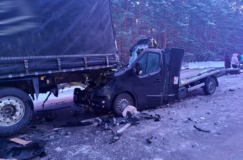 На Волині бус влетів у вантажівку: загинув 40-річний водій