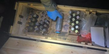 На Запоріжжі у чоловіка вилучили десятки підривачів та зарядів