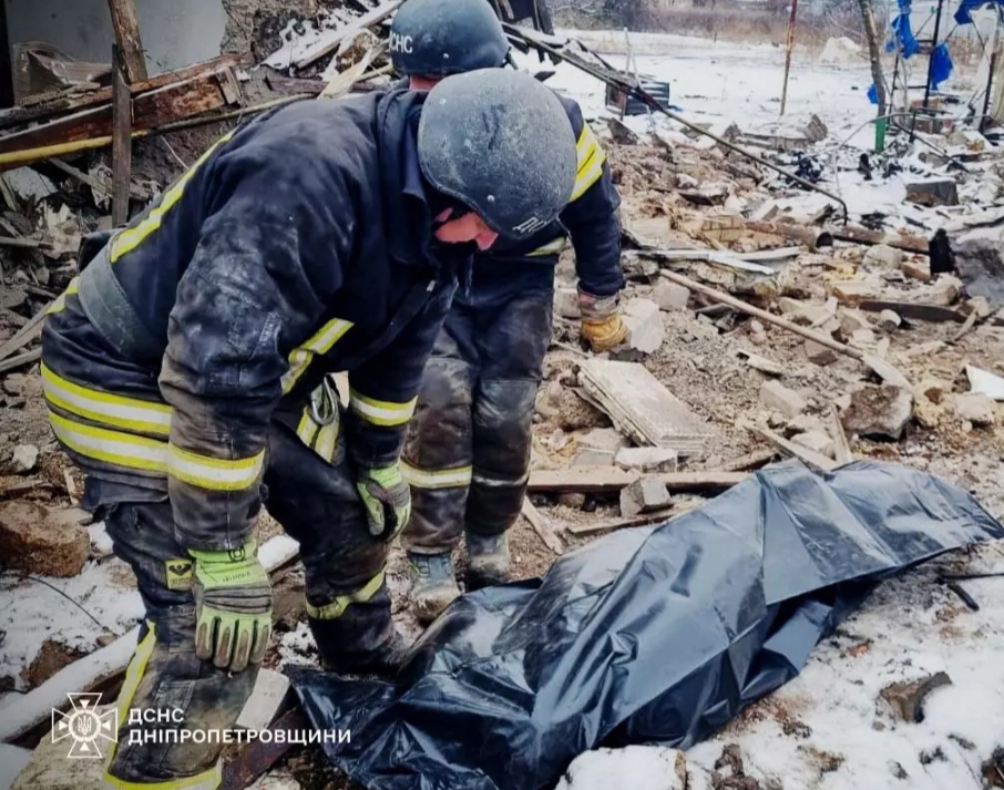 Надзвичайники оприлюднили світлини з Синельниківщини після ворожого авіаудару